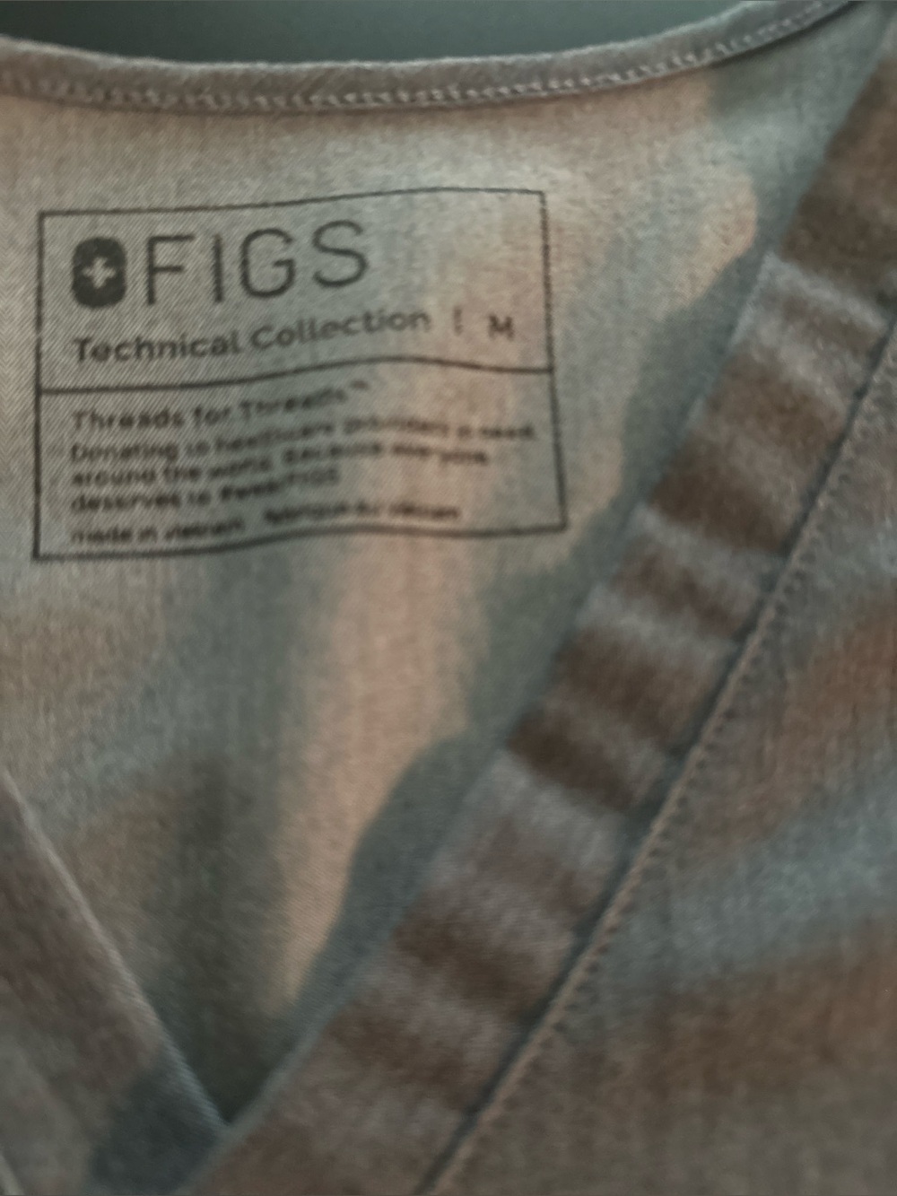 FIGS women’s Catarina Scrub top M Graphite